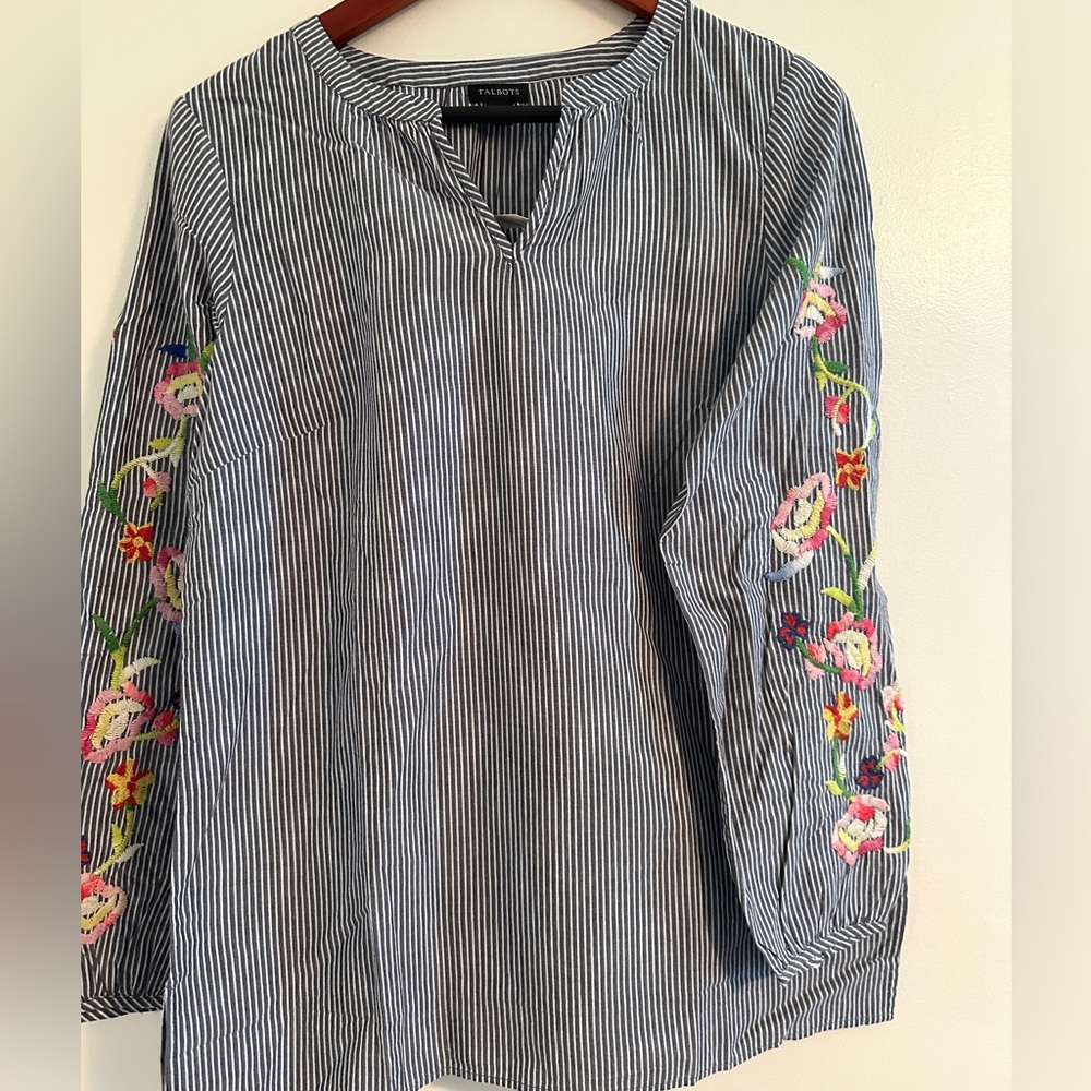 Women’s Detailed Shirt Size S